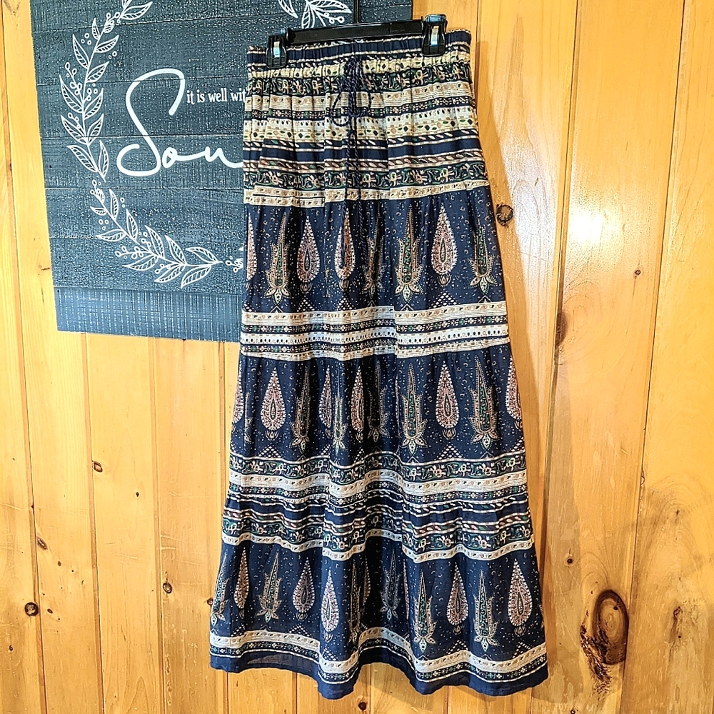 Magazine Broom Skirt sz small
